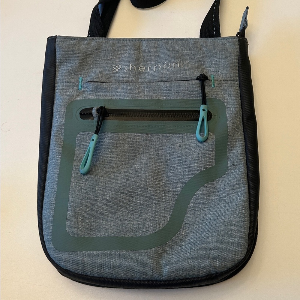 Sherpani Gray and Black Messenger Crossbody Bag - Picture 2 of 4
